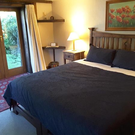 Wanaka Stonehouse Bed & Breakfast ภายนอก รูปภาพ